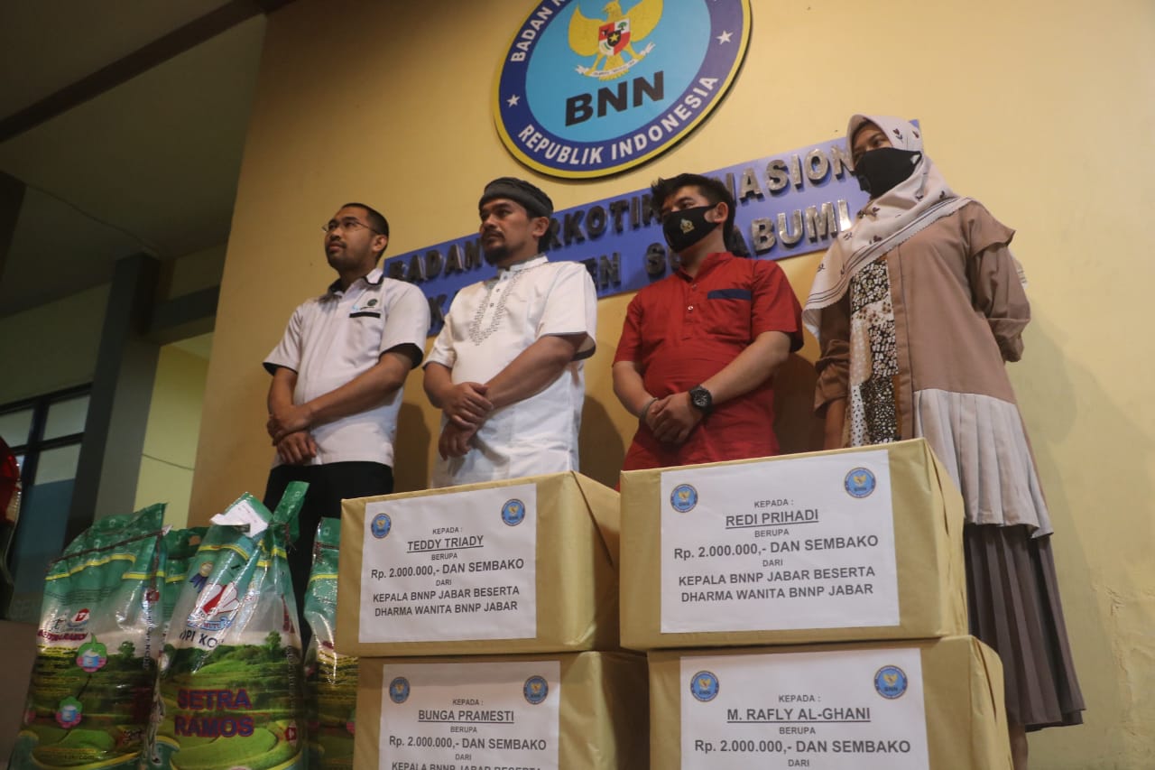Siraman Rohani anggota BNNK Sukabumi dan Santunan kepada anggota BNNK Sukabumi yang terkena musibah ruruntuhan bangunan Siraman Rohani anggota BNNK Sukabumi dan Santunan kepada anggota BNNK Sukabumi yang terkena musibah ruruntuhan bangunan