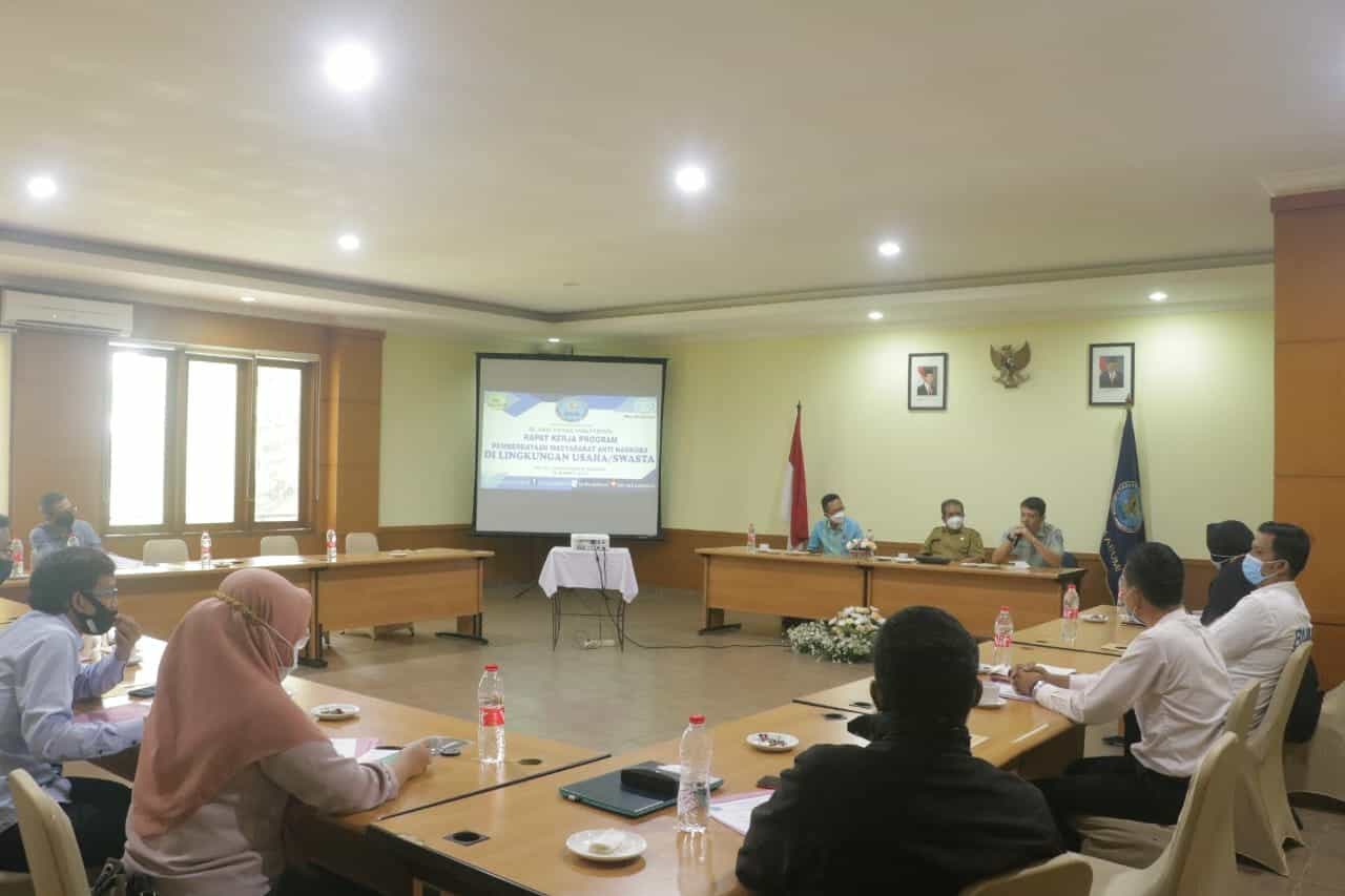 RAKER PROGRAM PEMBERDAYAAN MASYARAKAT ANTI NARKOBA DI LINGKUNGAN USAHA RAKER PROGRAM PEMBERDAYAAN MASYARAKAT ANTI NARKOBA DI LINGKUNGAN USAHA