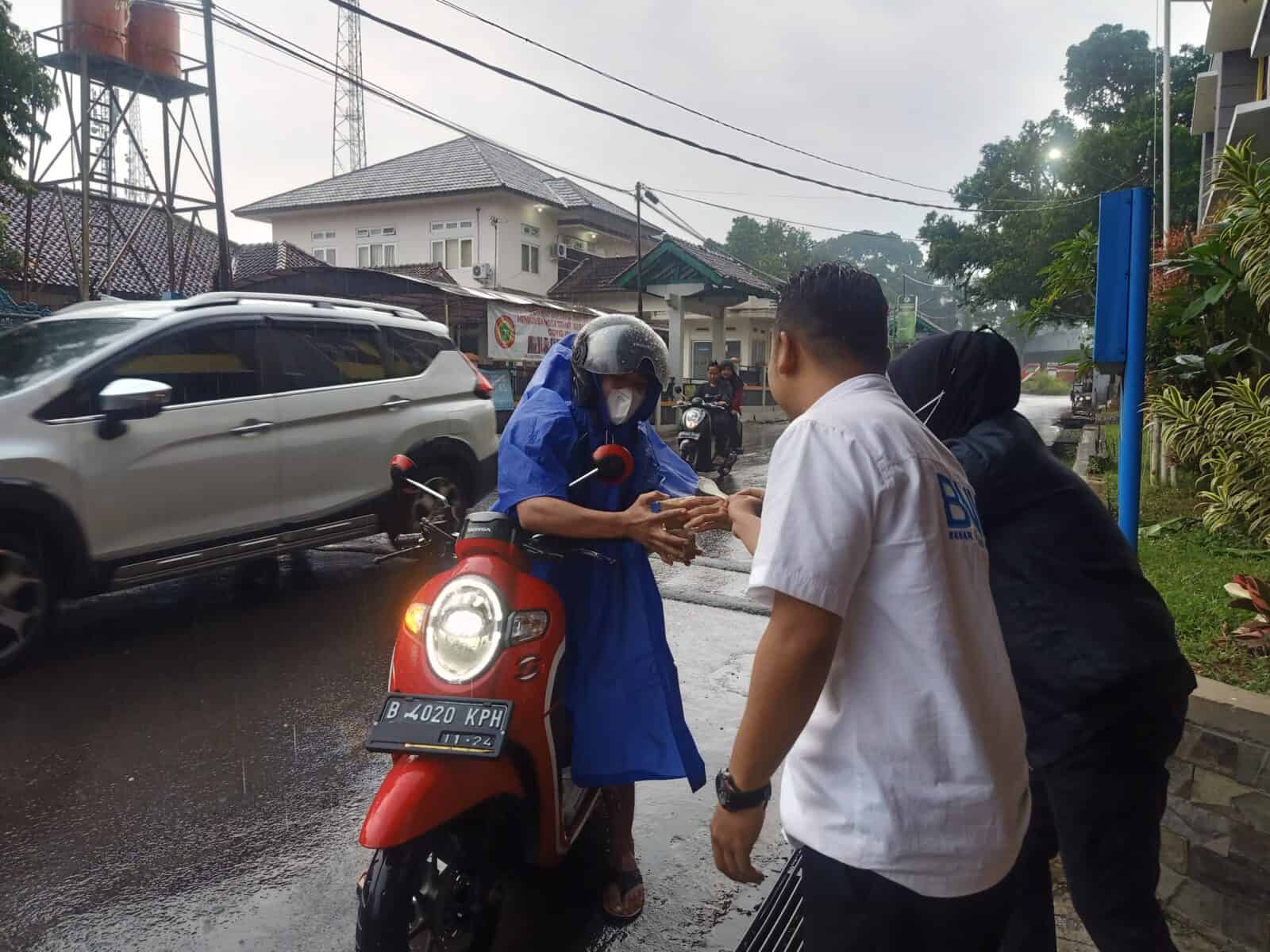 SIAPKAN 100 PAKET BERBUKA, BNN KABUPATEN SUKABUMI SUKSES GELAR ACARA BERBAGI TAKJIL GRATIS SIAPKAN 100 PAKET BERBUKA, BNN KABUPATEN SUKABUMI SUKSES GELAR ACARA BERBAGI TAKJIL GRATIS