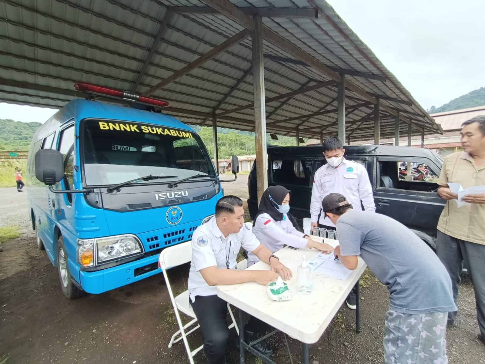 Dalam rangka menyambut hari raya idul fitri 1444 H, BNNK Sukabumi lakukan screning deteksi narkoba bagi awak pengemudi di terminal Jubleg Sukabumi Dalam rangka menyambut hari raya idul fitri 1444 H, BNNK Sukabumi lakukan screning deteksi narkoba bagi awak pengemudi di terminal Jubleg Sukabumi