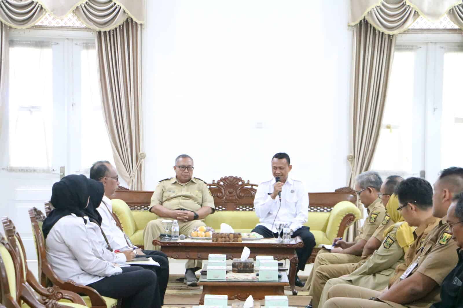 SINEGRITAS P4GN DENGAN BUPATI SUKABUMI DAN DINAS TERKAIT DALAM RANGKA P4GN DI KAB SUKABUMI SINEGRITAS P4GN DENGAN BUPATI SUKABUMI DAN DINAS TERKAIT DALAM RANGKA P4GN DI KAB SUKABUMI