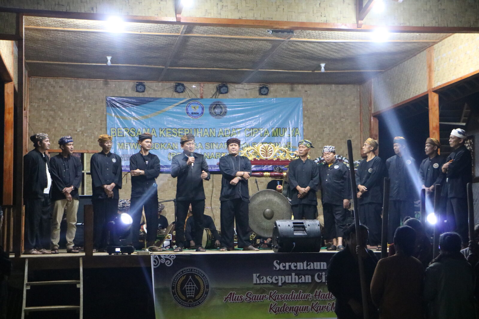 KEPALA BNNK SUKABUMI BERI PESAN DALAM ACARA SEREN TAUN KASEPUHAN CIPTA MULYA KEPALA BNNK SUKABUMI BERI PESAN DALAM ACARA SEREN TAUN KASEPUHAN CIPTA MULYA