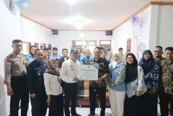 DESA TENJOLAYA KAB SUKABUMI RAIH PENGHARGAAN DARI KEPALA BNN RI