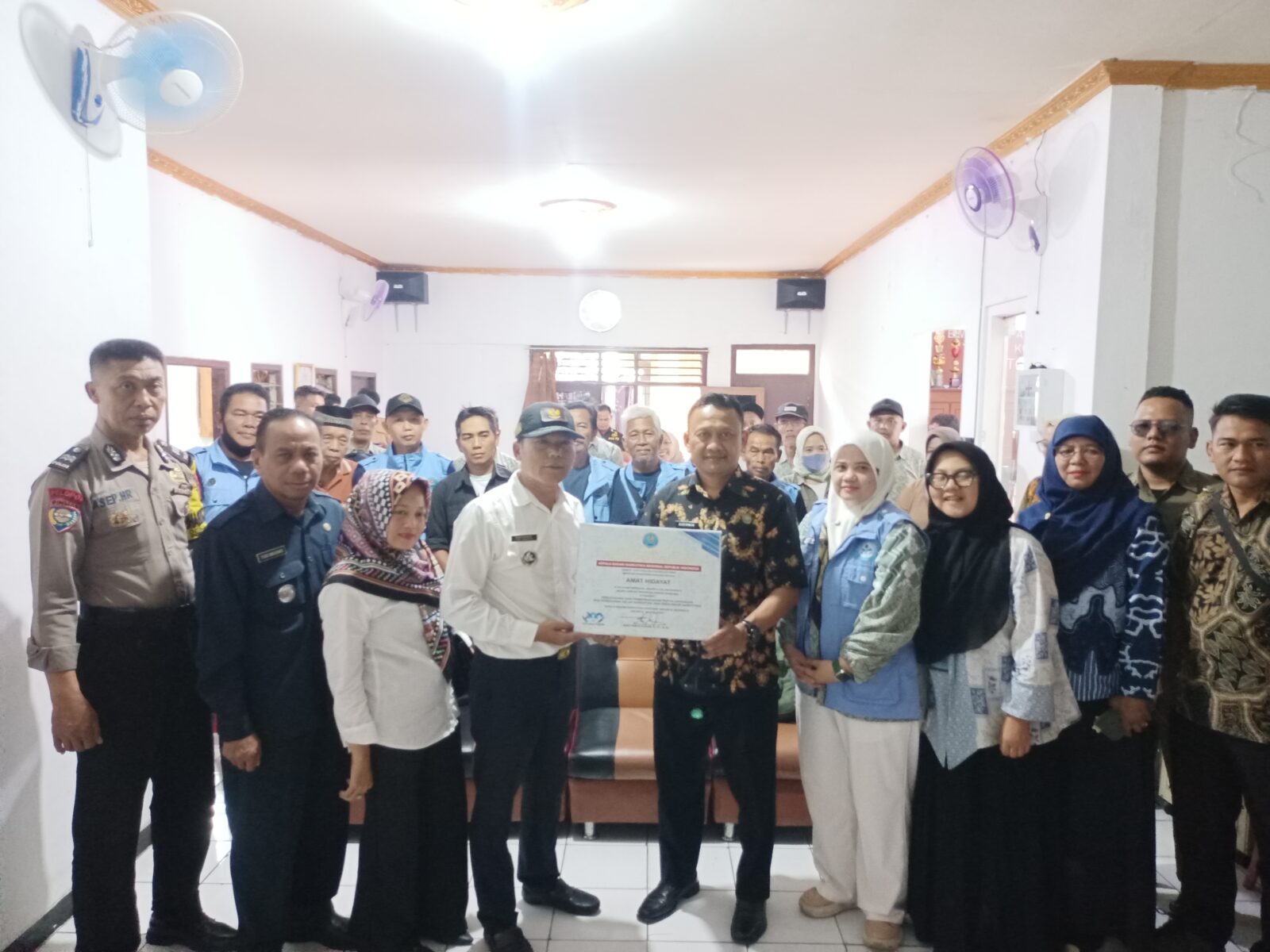 DESA TENJOLAYA KAB SUKABUMI RAIH PENGHARGAAN DARI KEPALA BNN RI DESA TENJOLAYA KAB SUKABUMI RAIH PENGHARGAAN DARI KEPALA BNN RI
