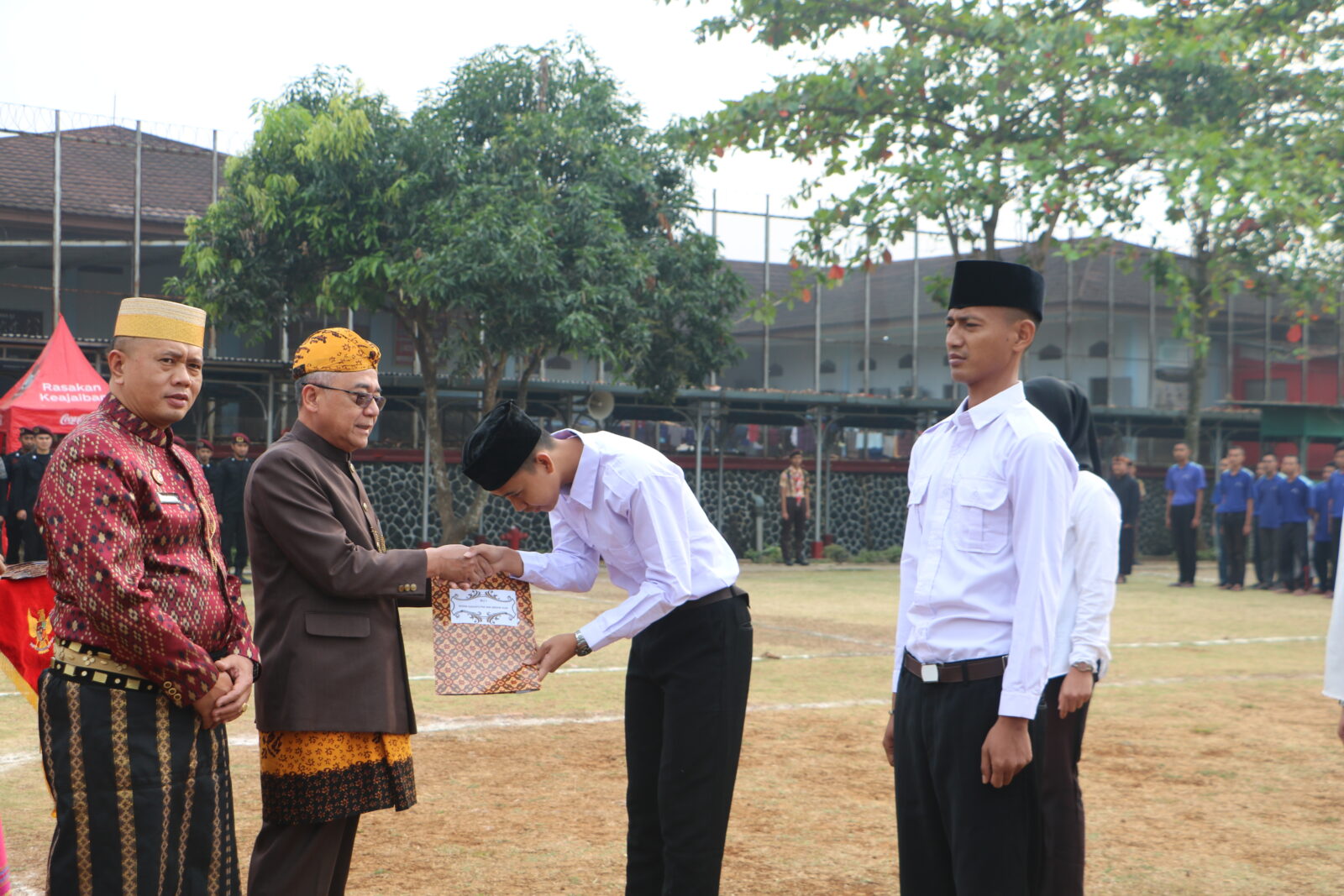 WARGA BINAAN LAPAS WARUNGKIARA DAPAT REMISI, INI PESAN KEPALA BNNK SUKABUMI WARGA BINAAN LAPAS WARUNGKIARA DAPAT REMISI, INI PESAN KEPALA BNNK SUKABUMI