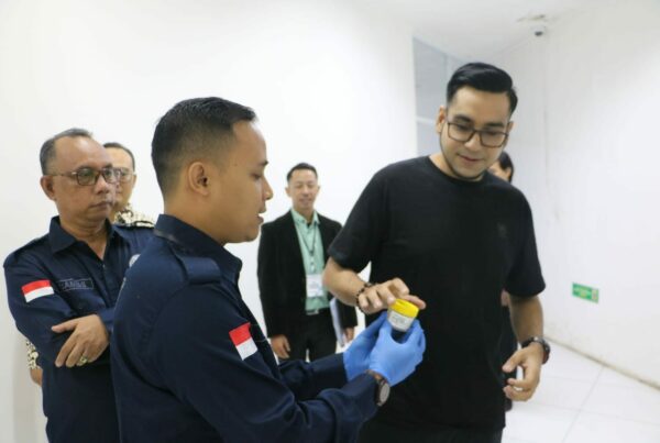 BNNK SUKABUMI TEST URINE KEPADA CALON WALIKOTA DAN WAKIL WALIKOTA SUKABUMI, INI HASILNYA !!