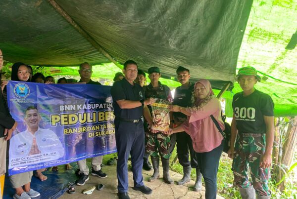 BNN Kabupaten Sukabumi Salurkan bantuan Kepada Korban Bencana Tanah Longsor dan Banjir di Kabupaten Sukabumi